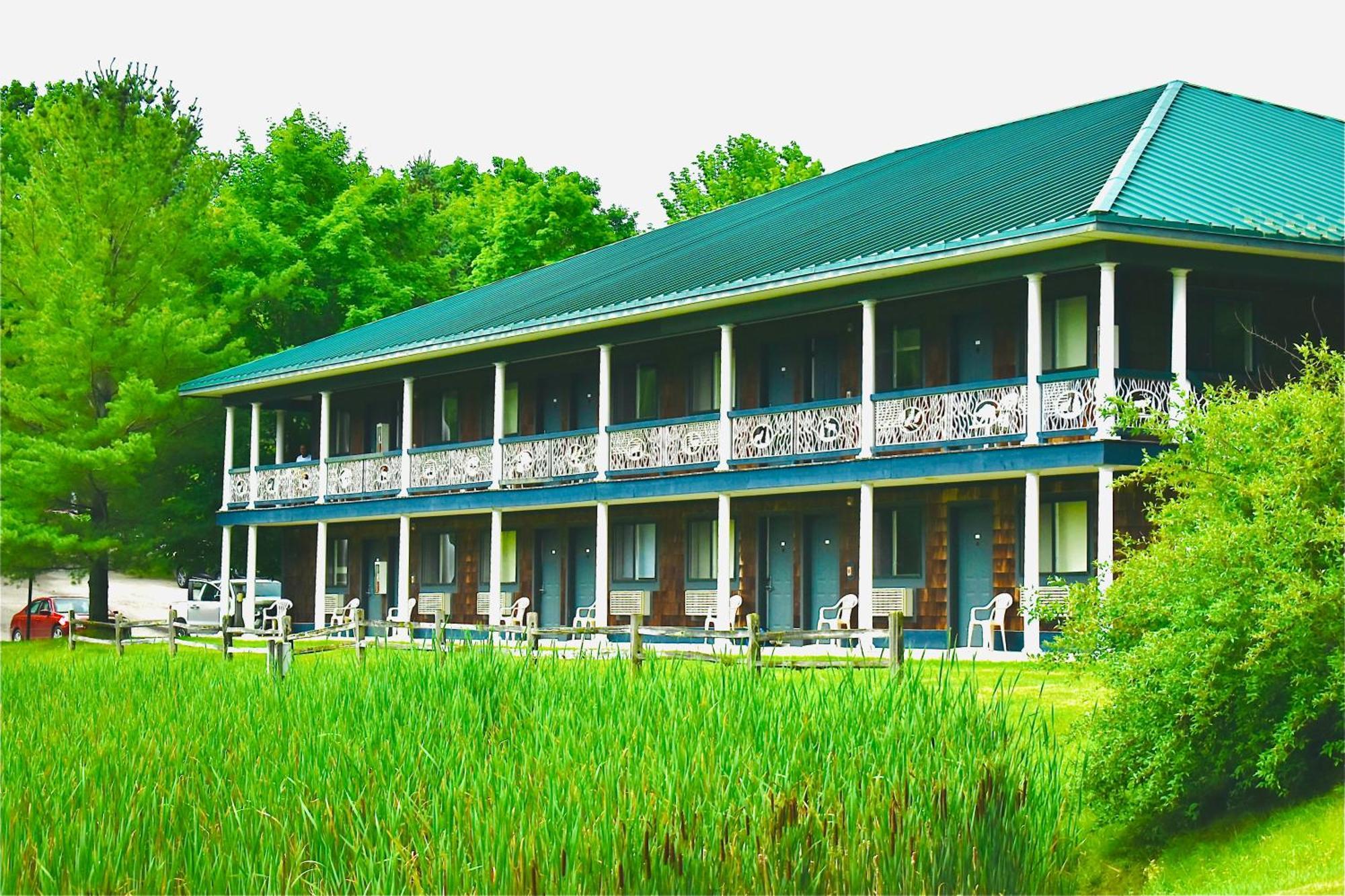 4 Season Fun At Legend Cottage Inn Bellaire ภายนอก รูปภาพ